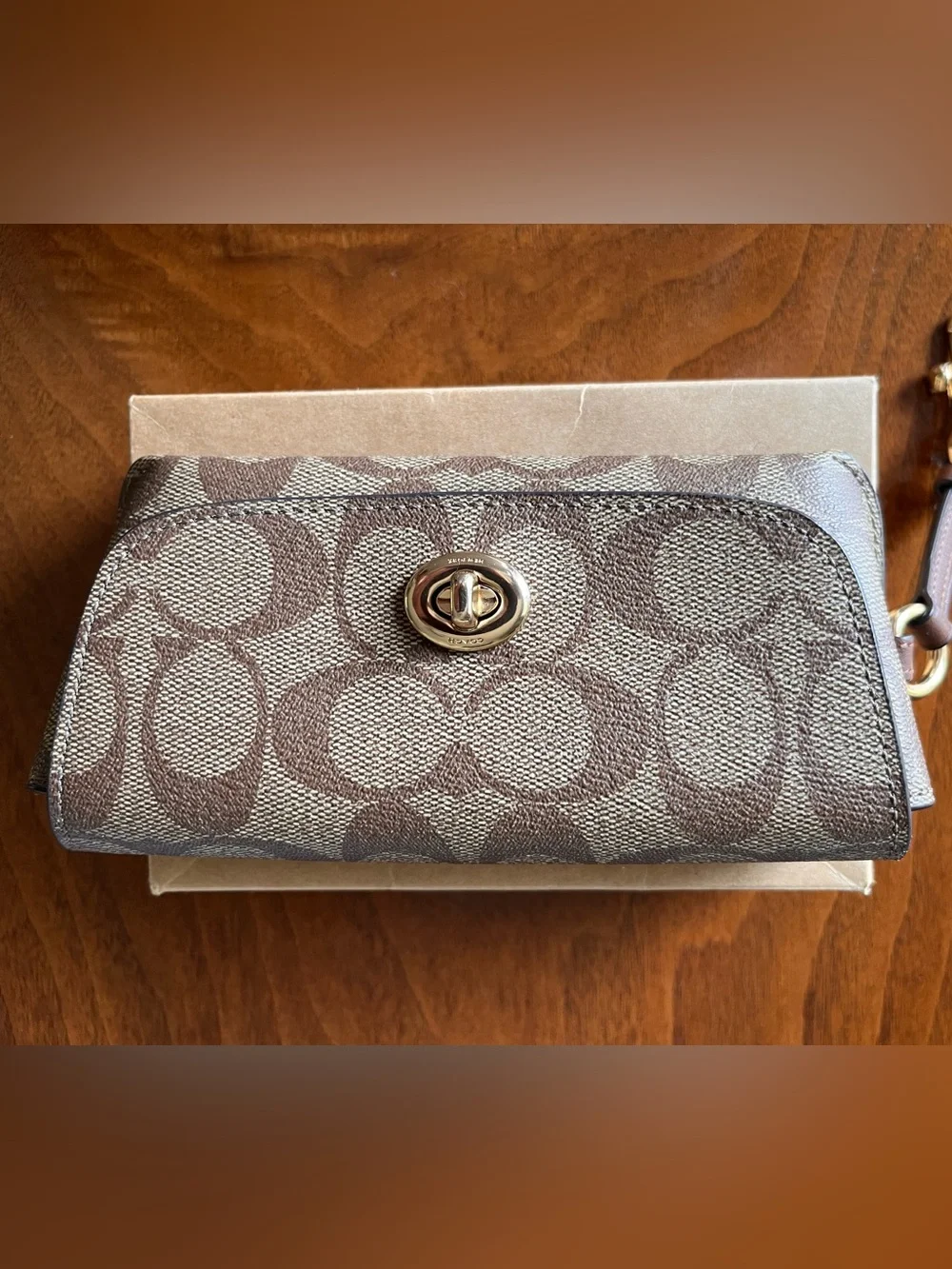 Coach glasses pouch in Signature khaki/tan! Clip on your bag or belt loop!